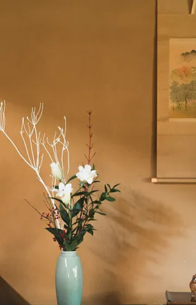大広間に飾られた花瓶
